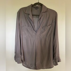 Vince Women's Size XS 100% Silk Split Neck Short Dolman Sleeve Blouse Light Gray